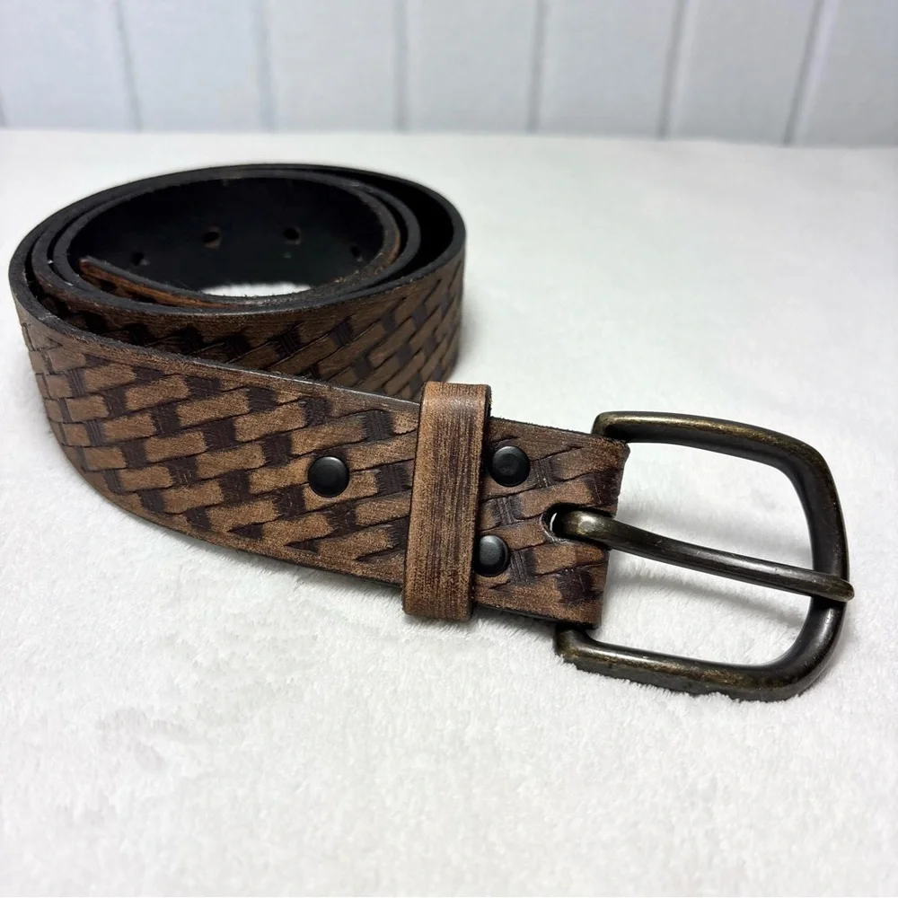 Levi's Dark Brown Leather Belt size‎ M 34-36